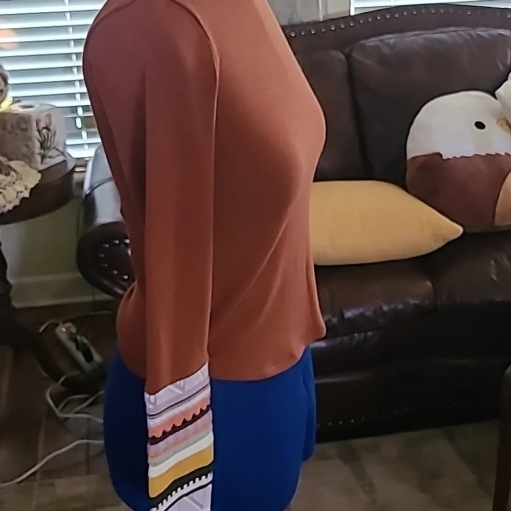 Easel for Angels from Los Angeles sz. S. Rust with Crochet sleeves. (#1302) - Picture 5 of 11